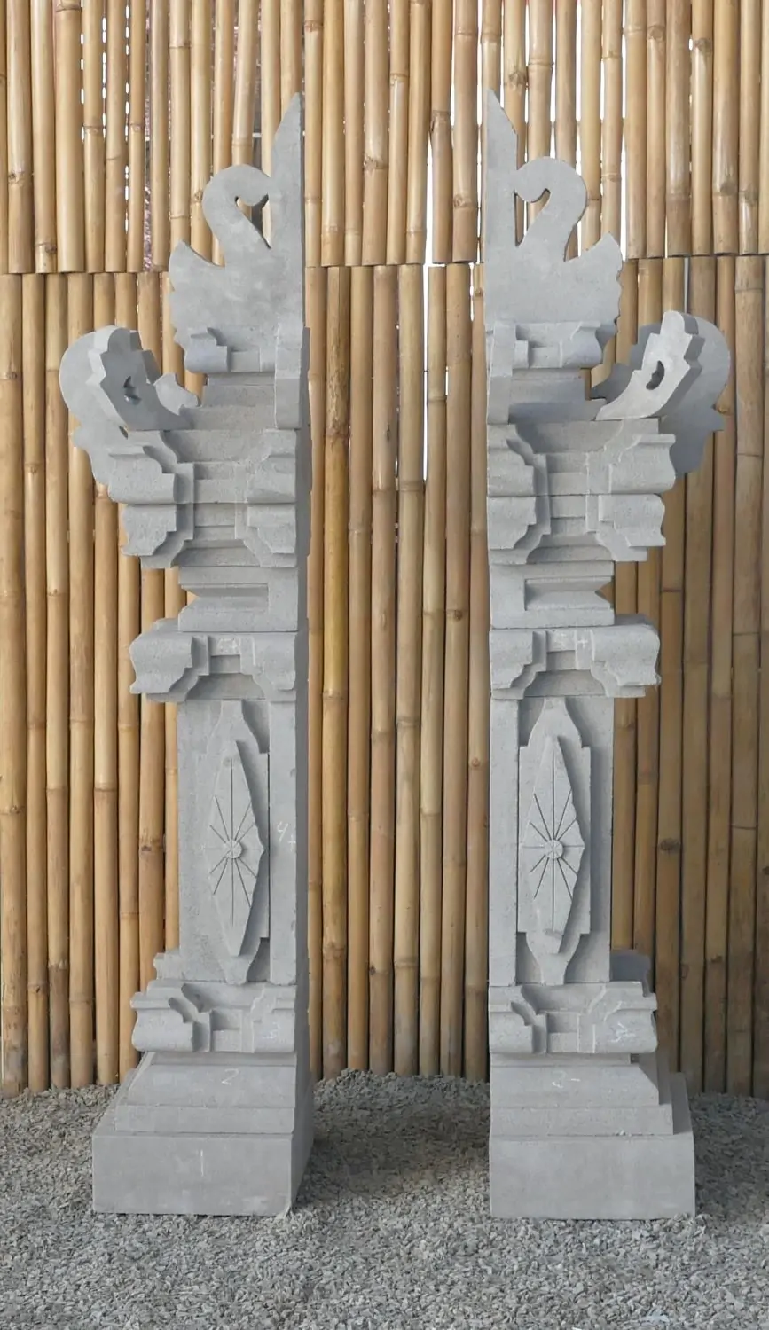  Product image 1 of the product “Balinese Gate, casted with Paras Stone. 2 Elements right and left. Total Height of 150cm. Mulitparted. ”